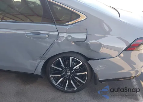 2023 Honda Accord Hybrid Touring z USA, uszkodzony, nr VIN 1HGCY2F84PA035256